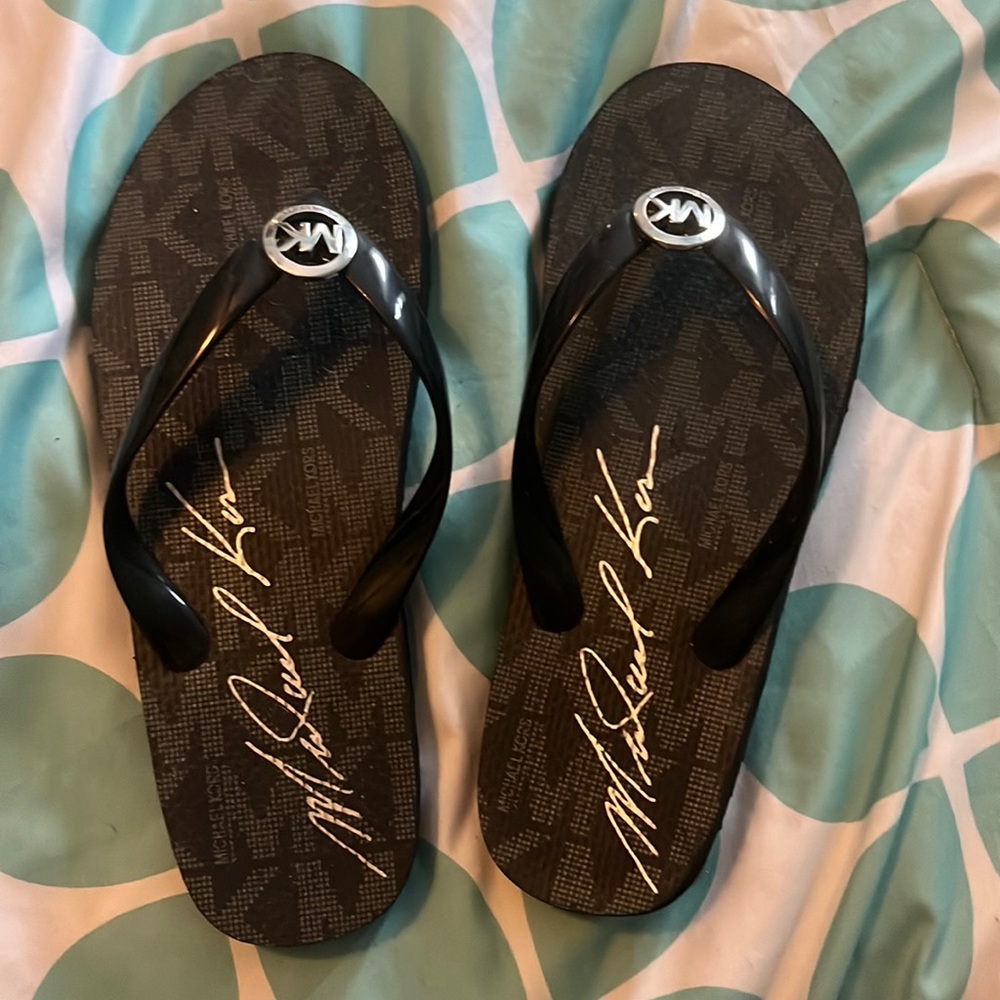 micheal kors flip flops